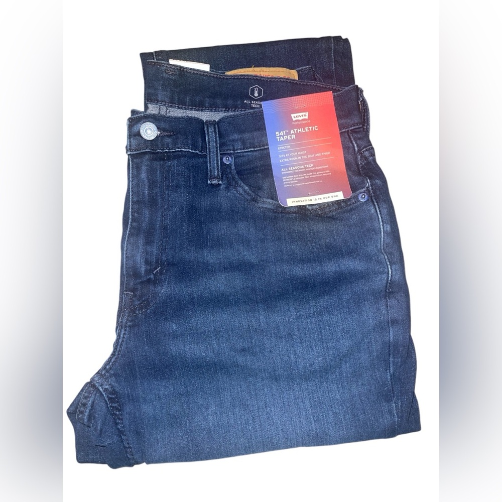 NWT Men’s Levi 541 Athletic Taper Jeans size 32x34
